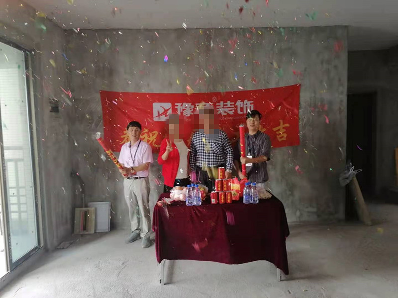恭祝龙华云锦徐总爱家开工大吉！！