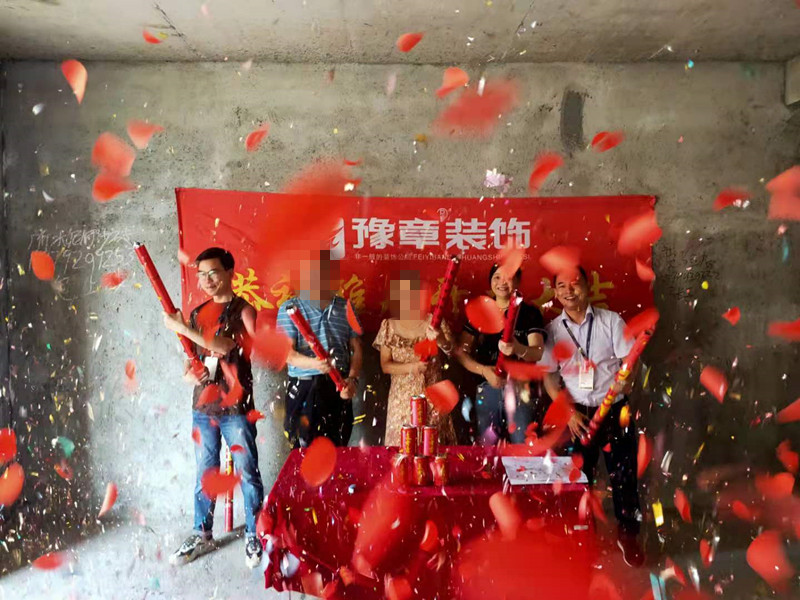 恭祝翠湖小区吴姐爱家开工大吉！！