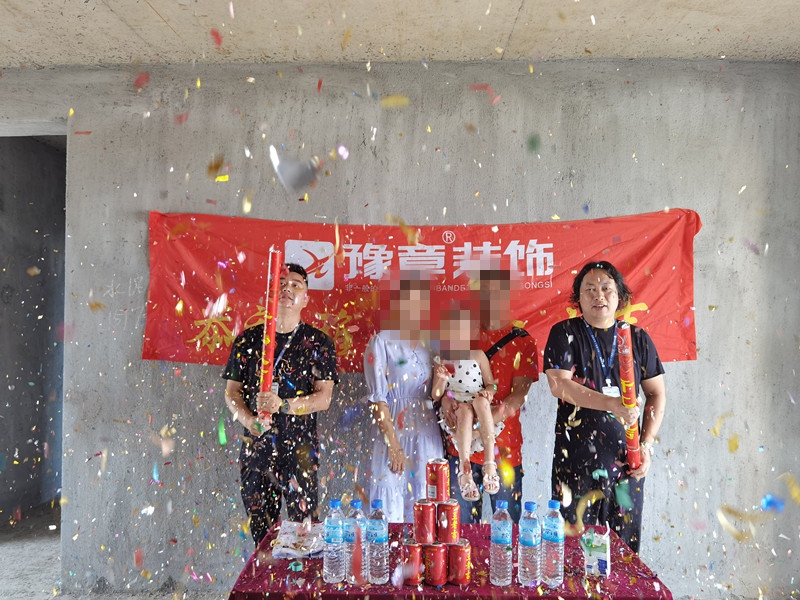 恭祝翠湖罗女士爱家开工大吉！！